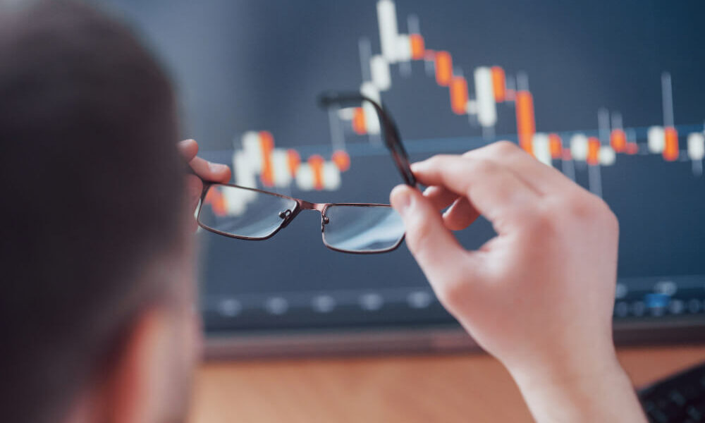 מניות או מדדים