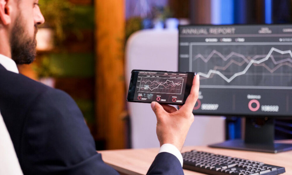 מסחר דרך אפליקציות ישראליות מול ברוקרים זרים